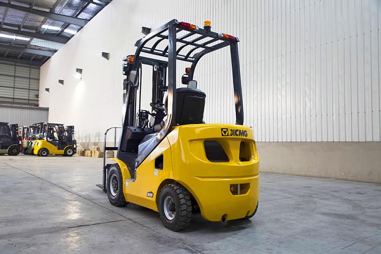 XCMG manufacturer 1.5 ton mini diesel forklift FD15T China new forklifts truck machine for sale